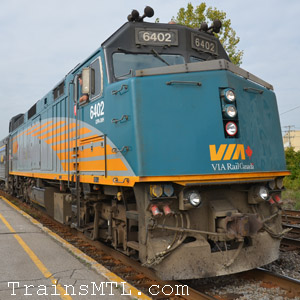 Locomotive VIA6402 right side / coté droit